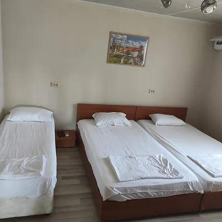 Pensión никови